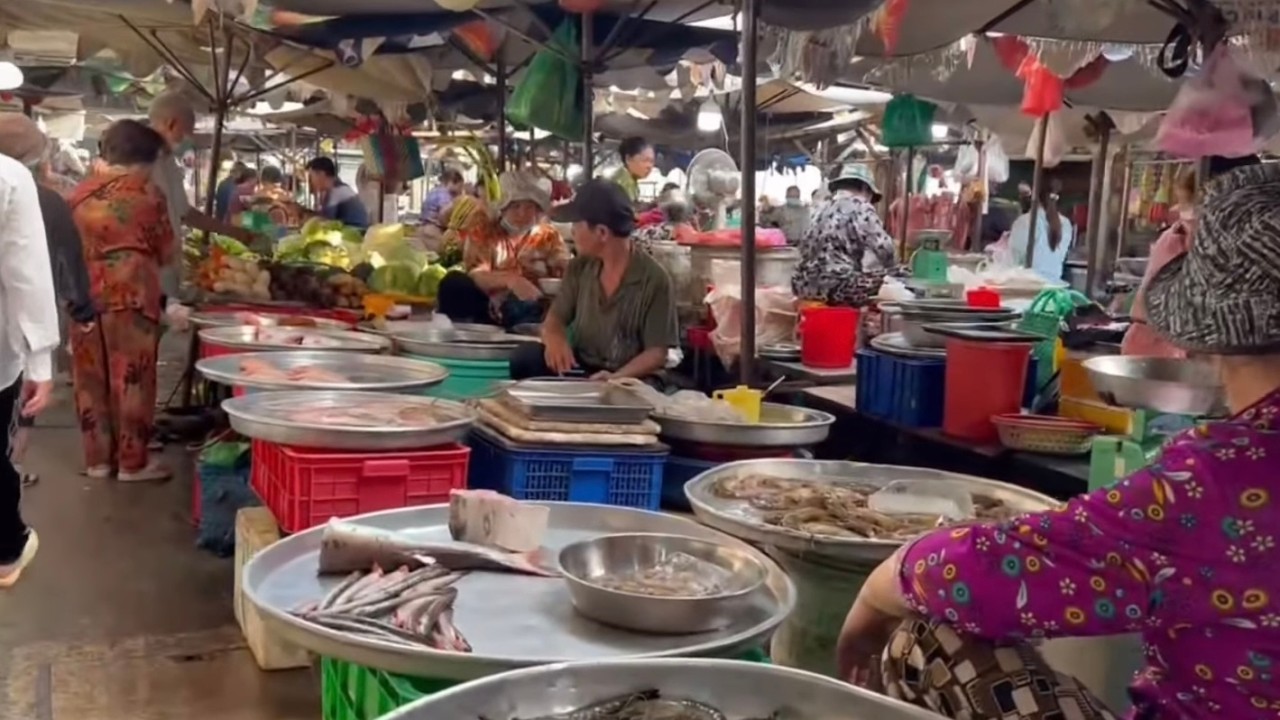 🇻🇳 Inside a Mekong Delta Market  | Real Life in Vietnam’s Traditional River Markets