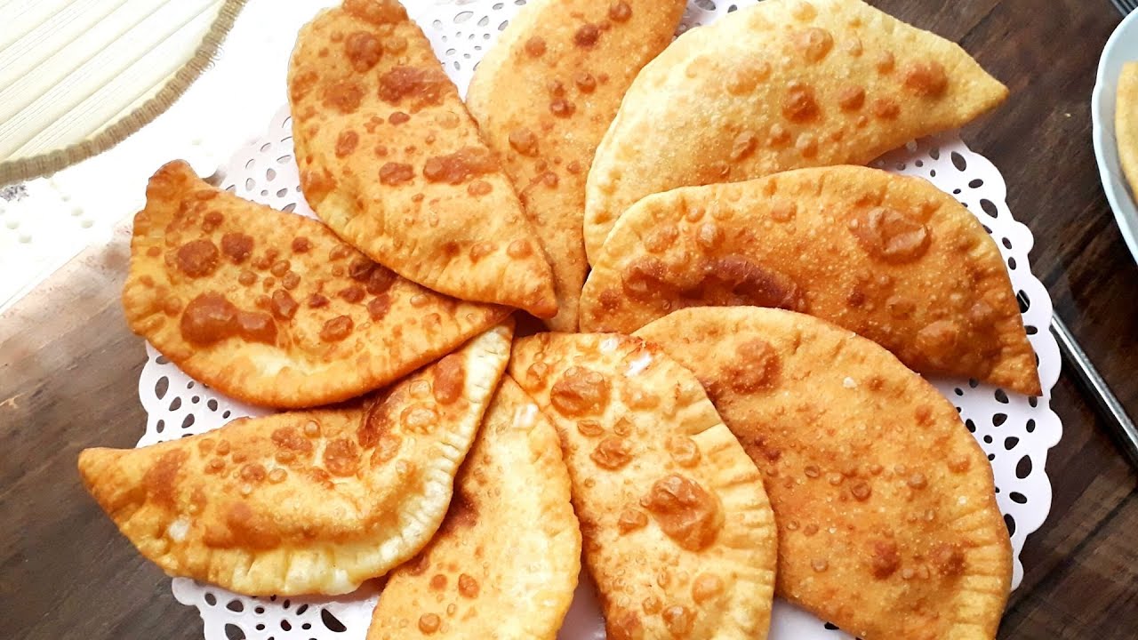 ZO MAAK JE LEKKERE TURKSE GEFRITUURDE BOREK MET KAAS || TURKSE BROODJES