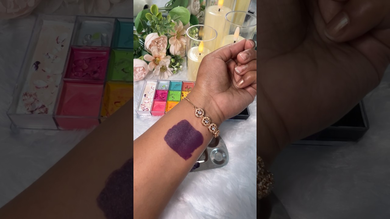 Make this wine Colour Lipshade 🎨💄 #lipstick #lipstickhacks #lips #mixandmatch #makeup #viralreels