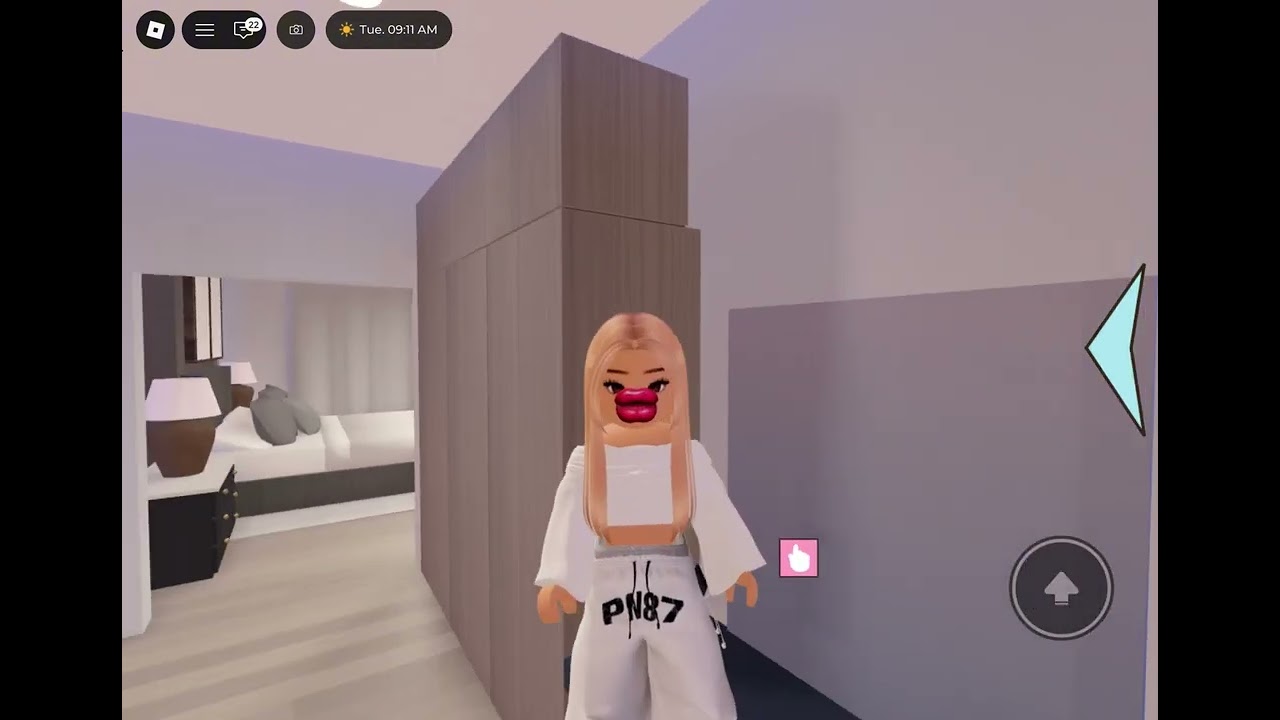 Tutorial for how to do the famous mirror trend on Roblox CapCut ￼