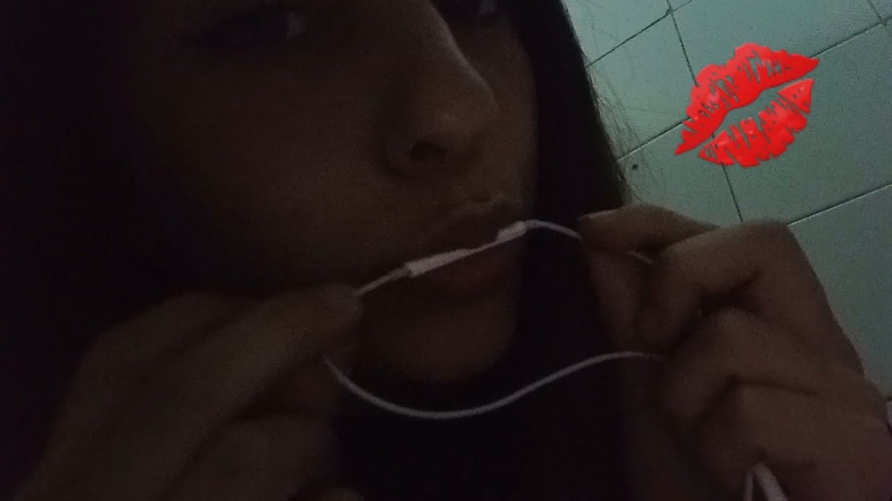 asmr en el baño de la uni 💋 (mouth sounds. mic nibbling, besitos, etc)