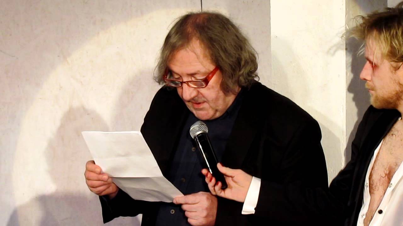 Mariusz Benoit czyta list 