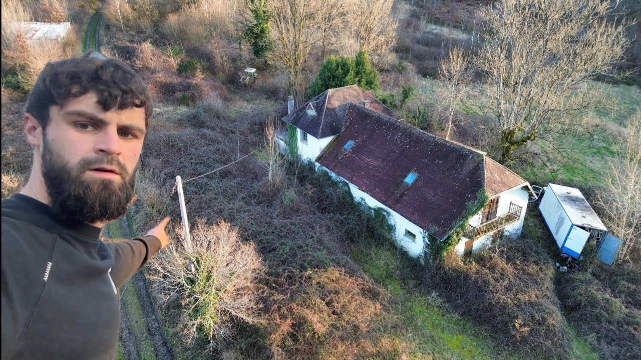 PERDUE DANS LA CAMPAGNE CETTE IMMENSE MAISON EST À L’ABANDON AVEC TOUT À L’INTÉRIEUR (Urbex)