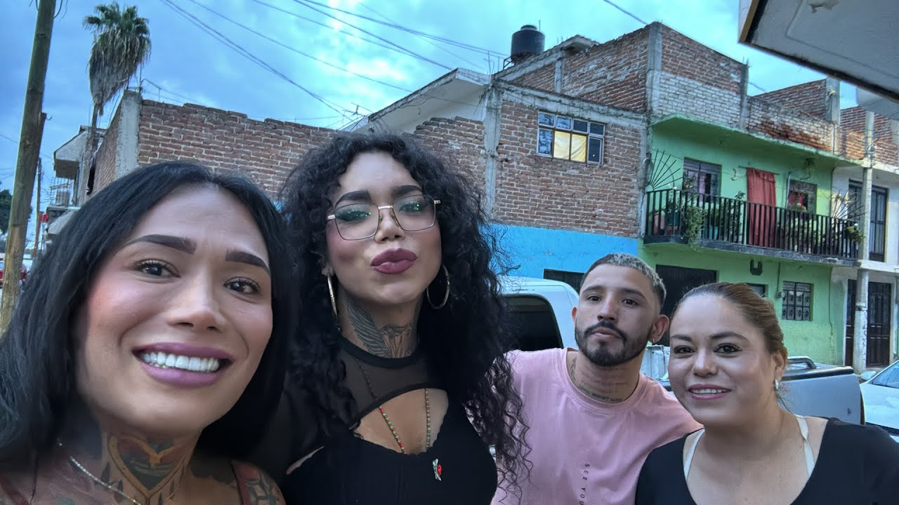 Kary Torres Oficial está en vivo Con Magda y Paola súper chats