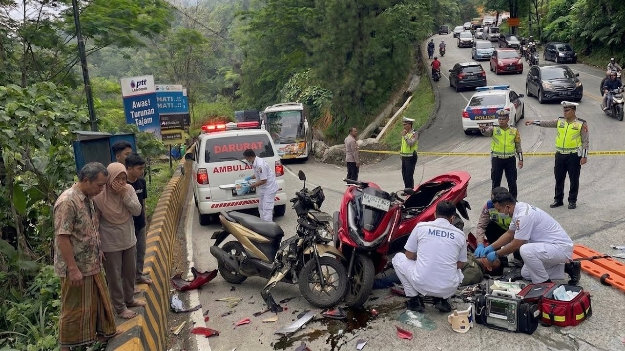 Innalillahi‼️Laka Adu Banteng 2 Motor di Sitinjau Lauik, Satu Korban Mengalami Luk4 Dan Patah Tulang