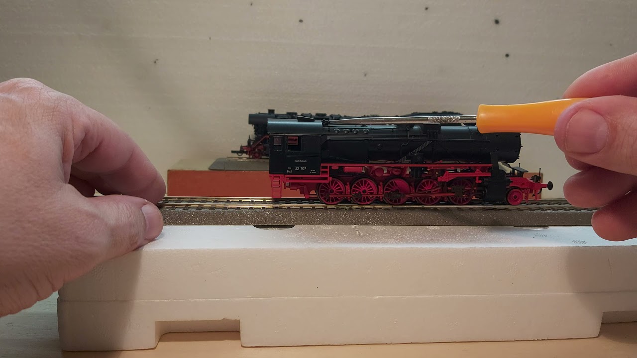 BR52 707 wird zu einer 52 9900-3 Kohlenstaub der DR auf Gützoldbasis in H0