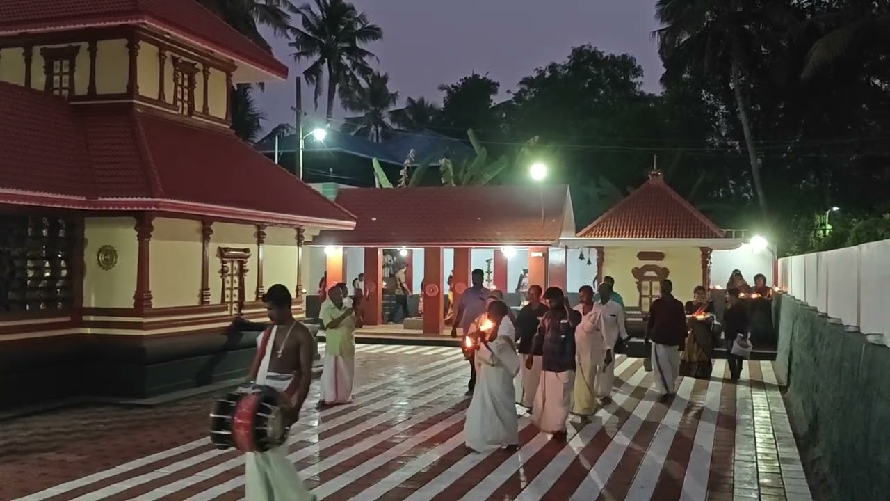 സുമംഗലി പൂജയുമായി ബന്ധപ്പെട്ടുള്ള തട്ടം എഴുന്നള്ളിപ്പ് 