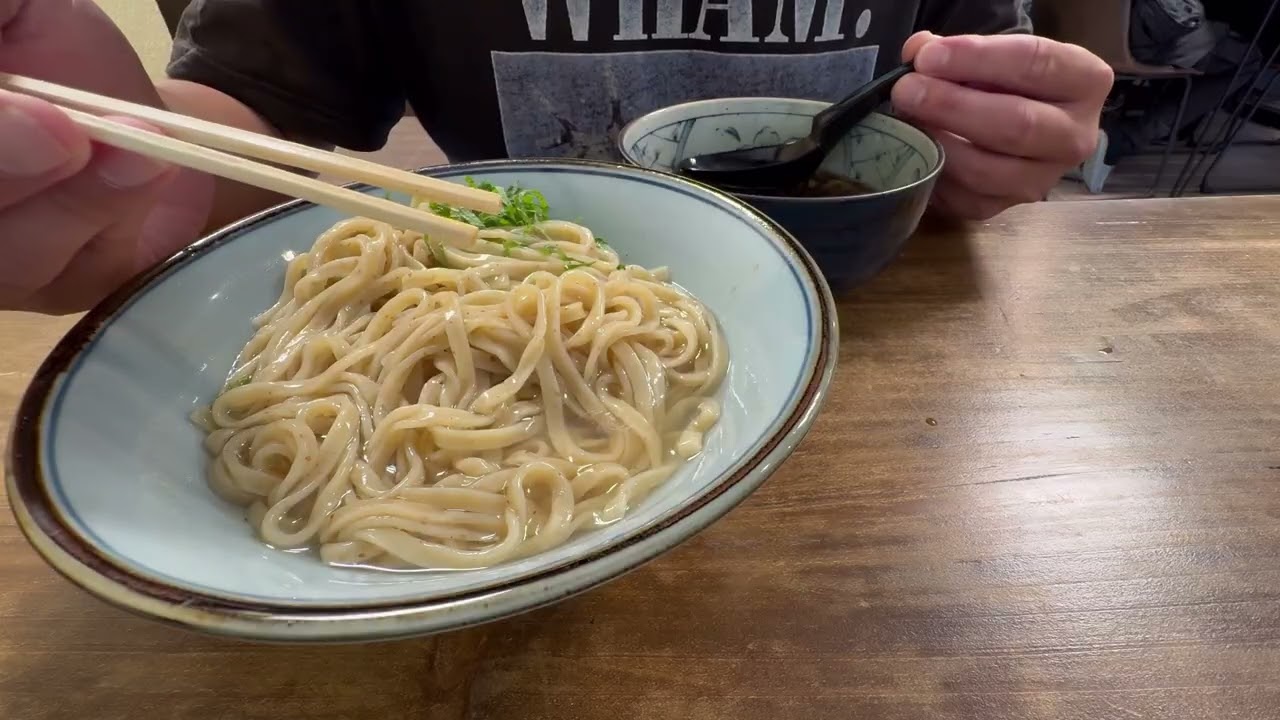 上手く撮れなかったので、リベンジかつ大盛で啜るのよ毎日ラーメンすするマン 5啜り目