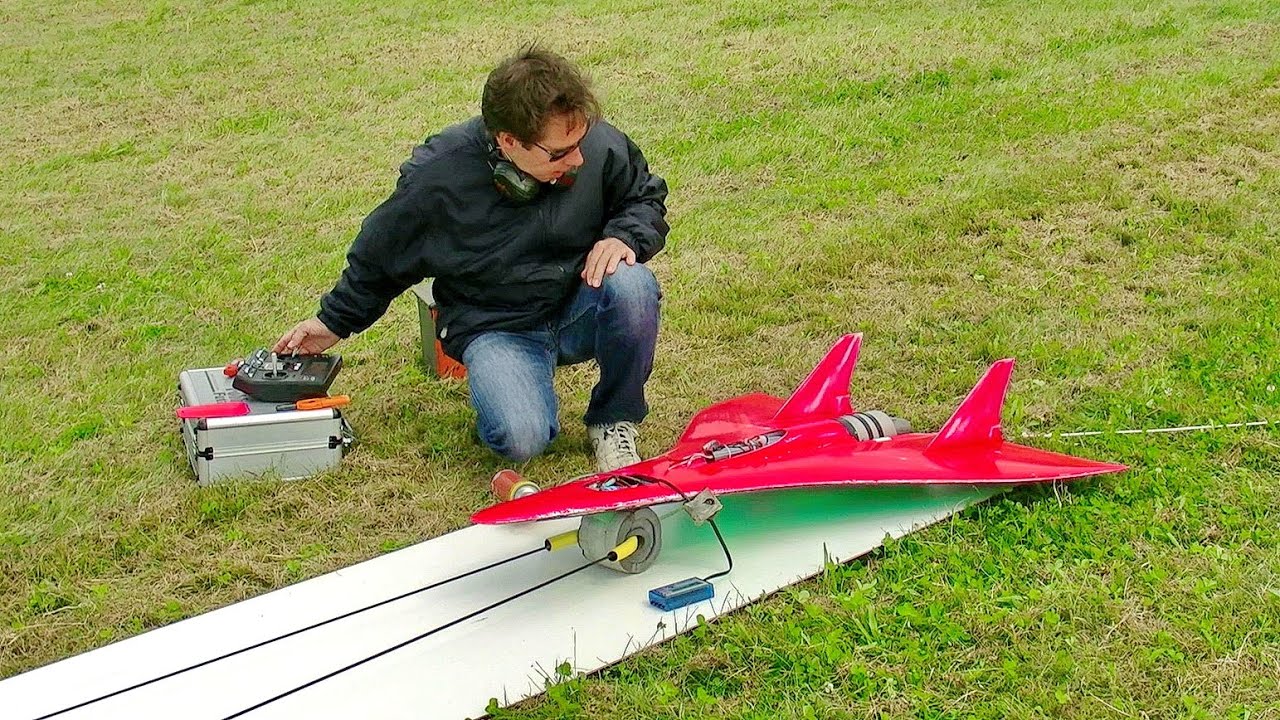 VERY VERY VERY FAST !!! 700KMH 434MPH / FASTEST RC MODEL TURBINE JET / FLIGHT DEMONSTRATION !!!