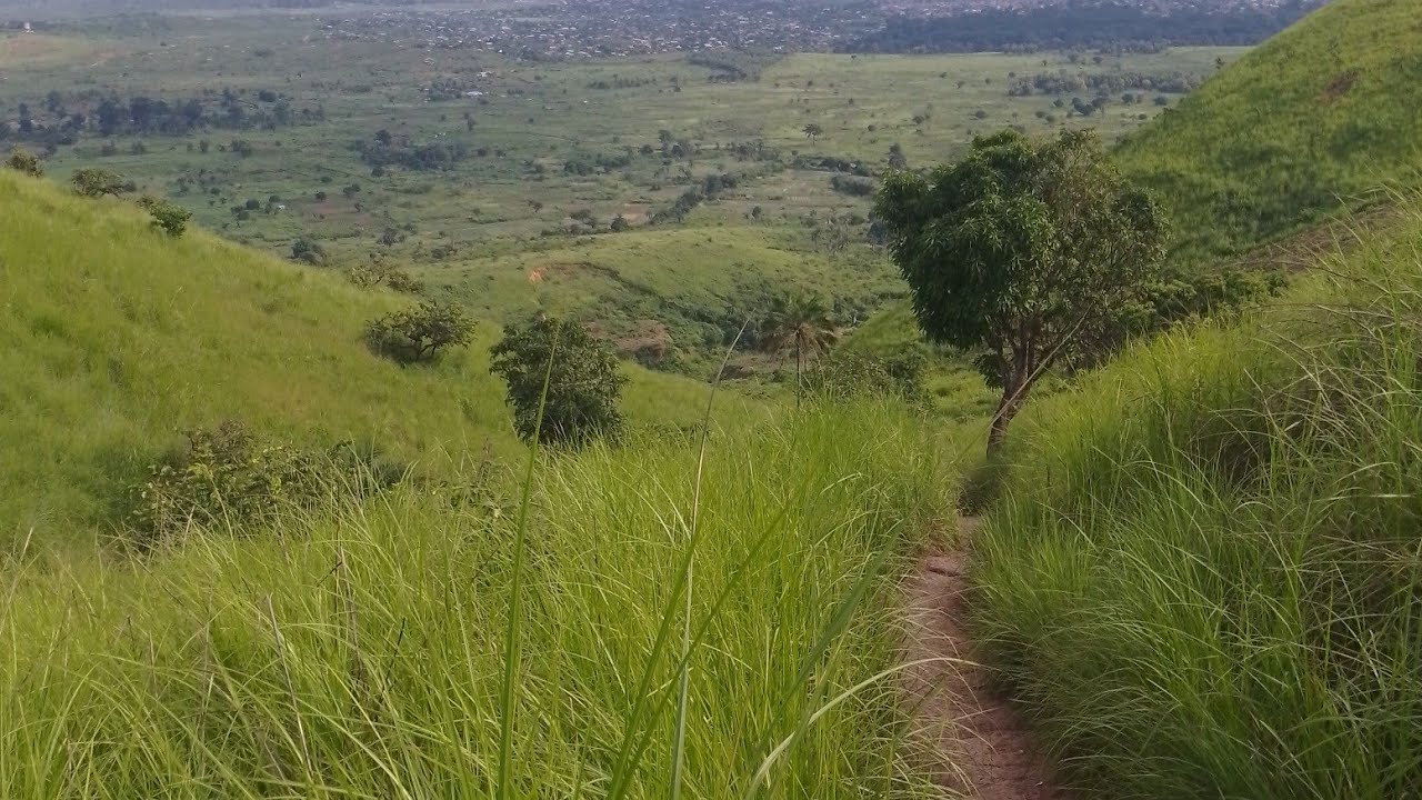 A LA DÉCOUVERT DE LA MONTAGNE DE BANGU A KIMPESE CONGO CENTRALE