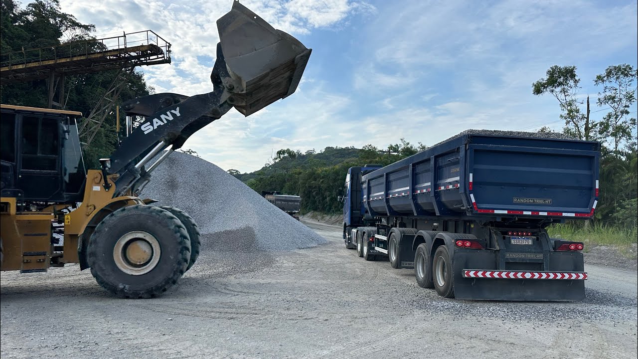 CARREGAMENTO NA PEDREIRA PARA O NOSSO PÁTIO COM FH 460