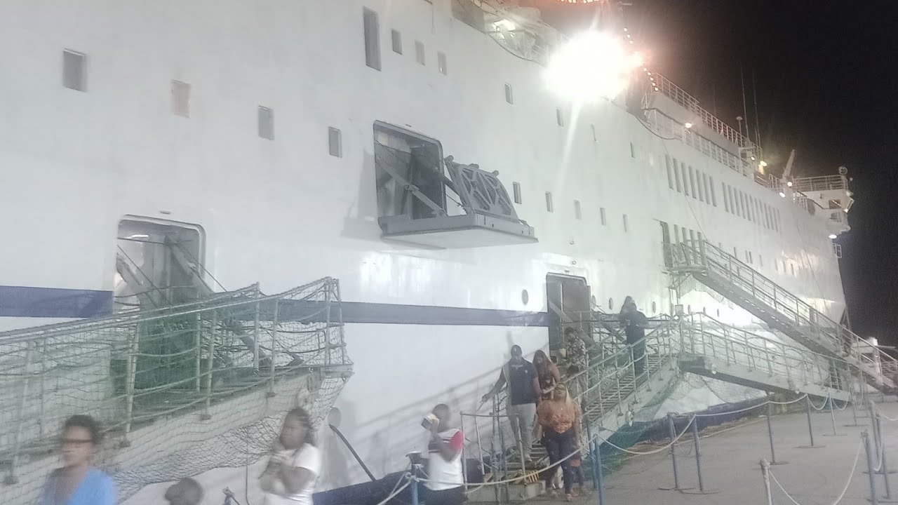 Logos Hope Ship Vlog. (Come Flo with me) 🚢✍️🧑‍🎓 In Port of Spain.