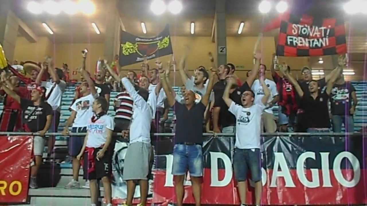 Lancianesi a Padova, cori prepartita.AVI