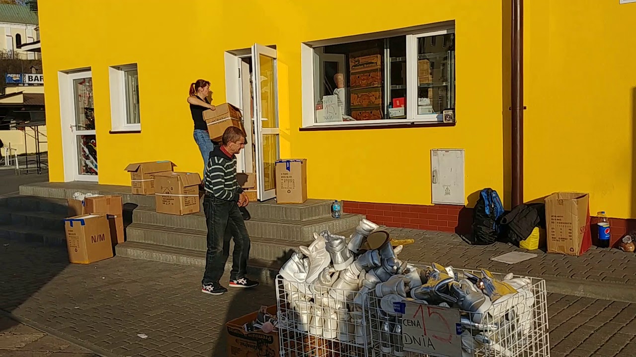 Ulica Lubartowska i menel rzucający się w bramie😀😀😀