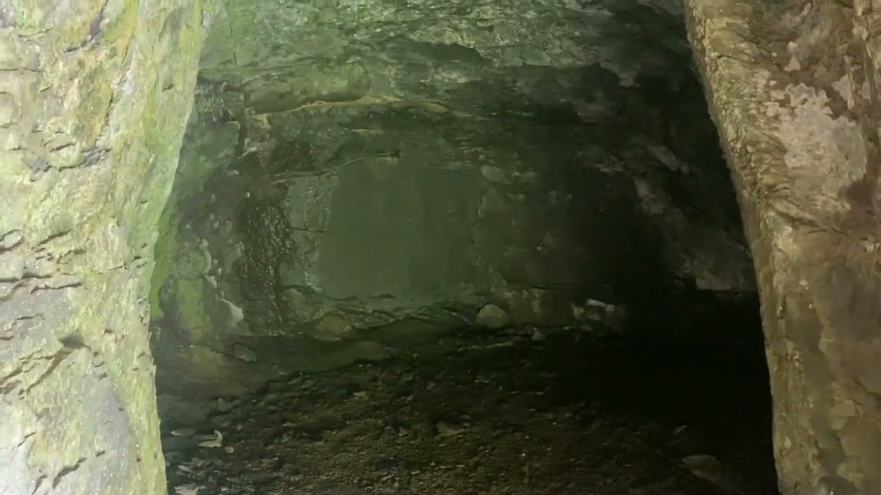 S&ouml;nghellir - Kirkjub&aelig;jarklaustri - Singing Cave