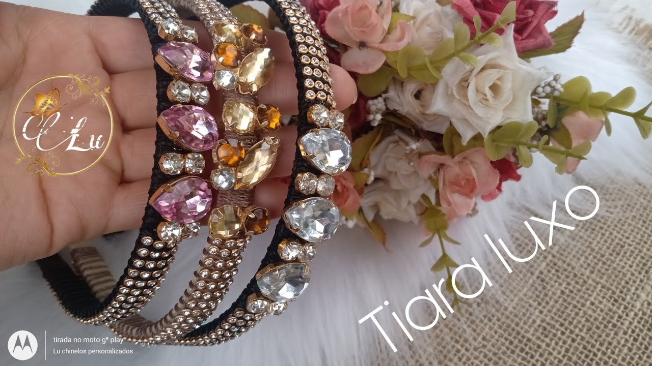 TIARA LUXO FACIL e rápida ,com pedrarias cabedal/Lu chinelos personalizados.