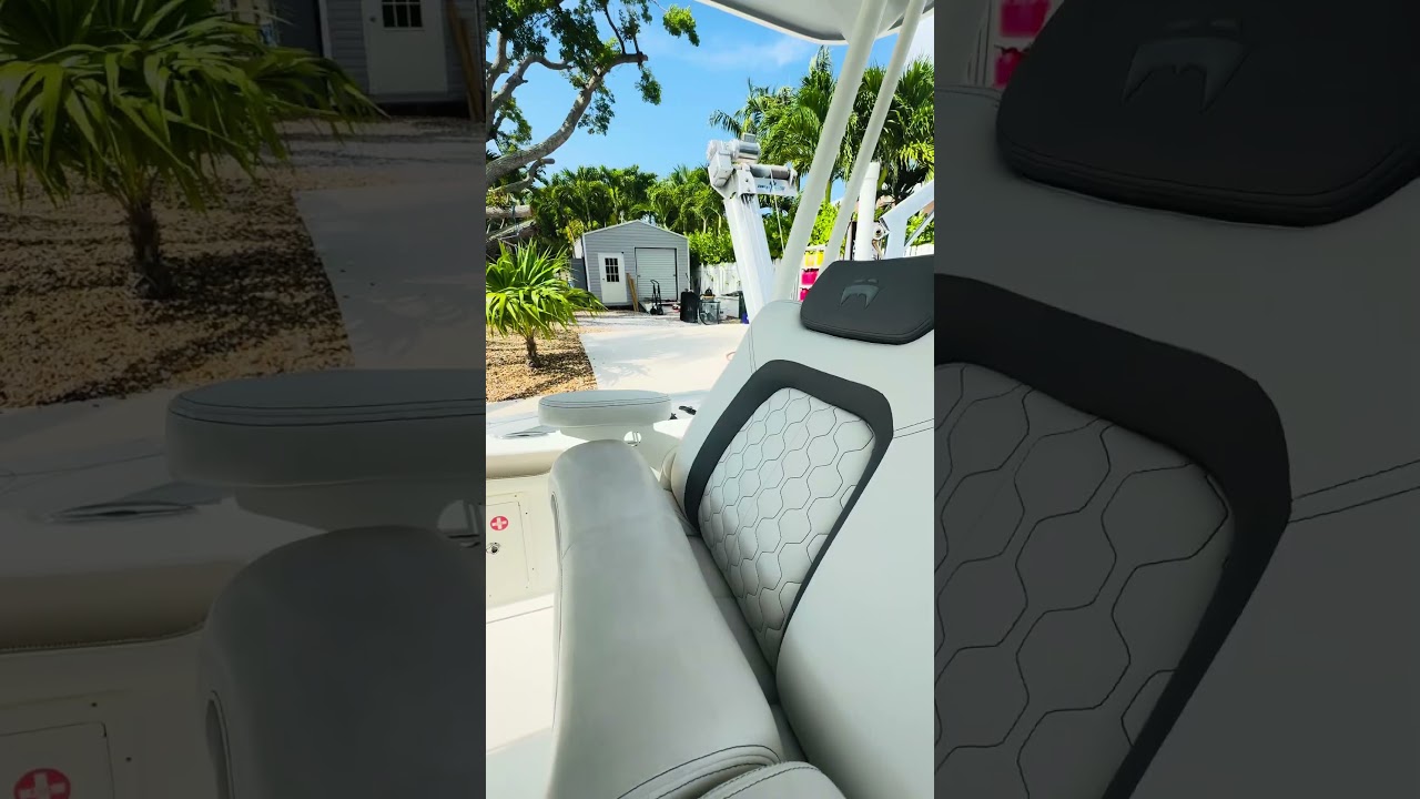 2018 World Cat 320 CC | Blue Top Yachting