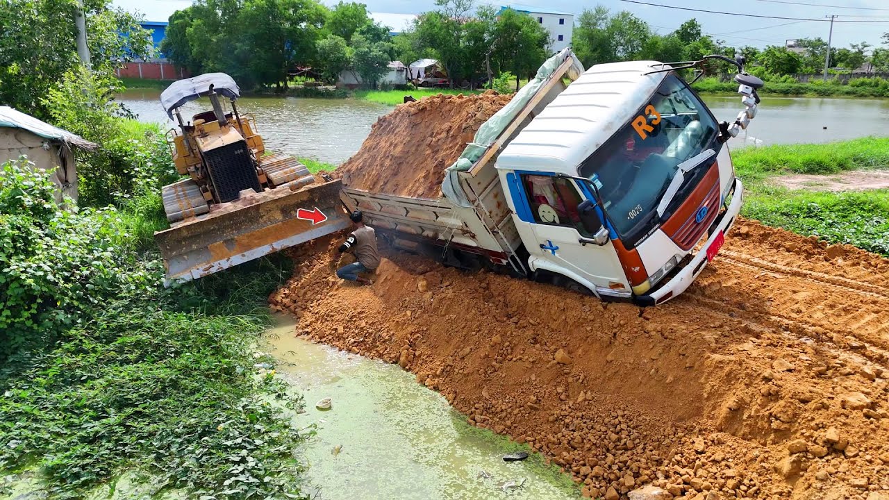 Full Video Incredible Landfill Task! Truck 5Ton Back Uploading Overturned, Technique Rescue by Dozer