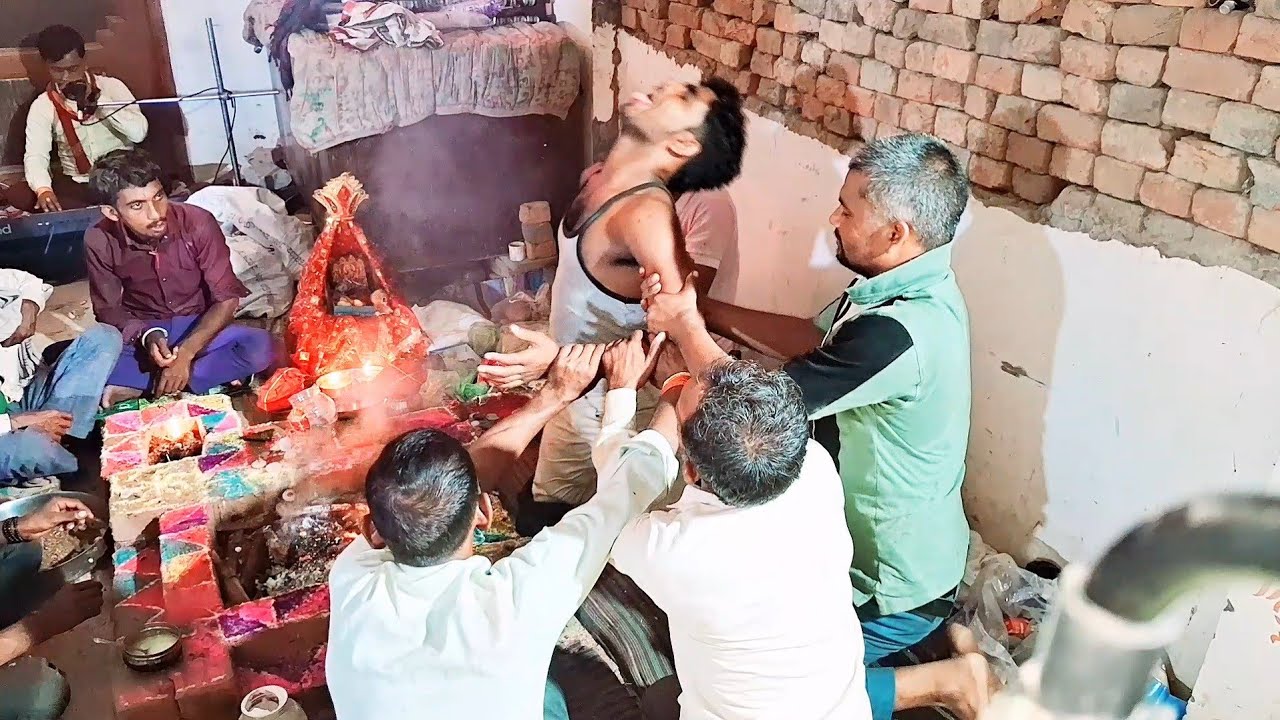 कजरी बन के बीच काली झौठा झूलाऐ रही करूआ को Rajesh Sawariya Bisauli Sp Yadav Bisauli