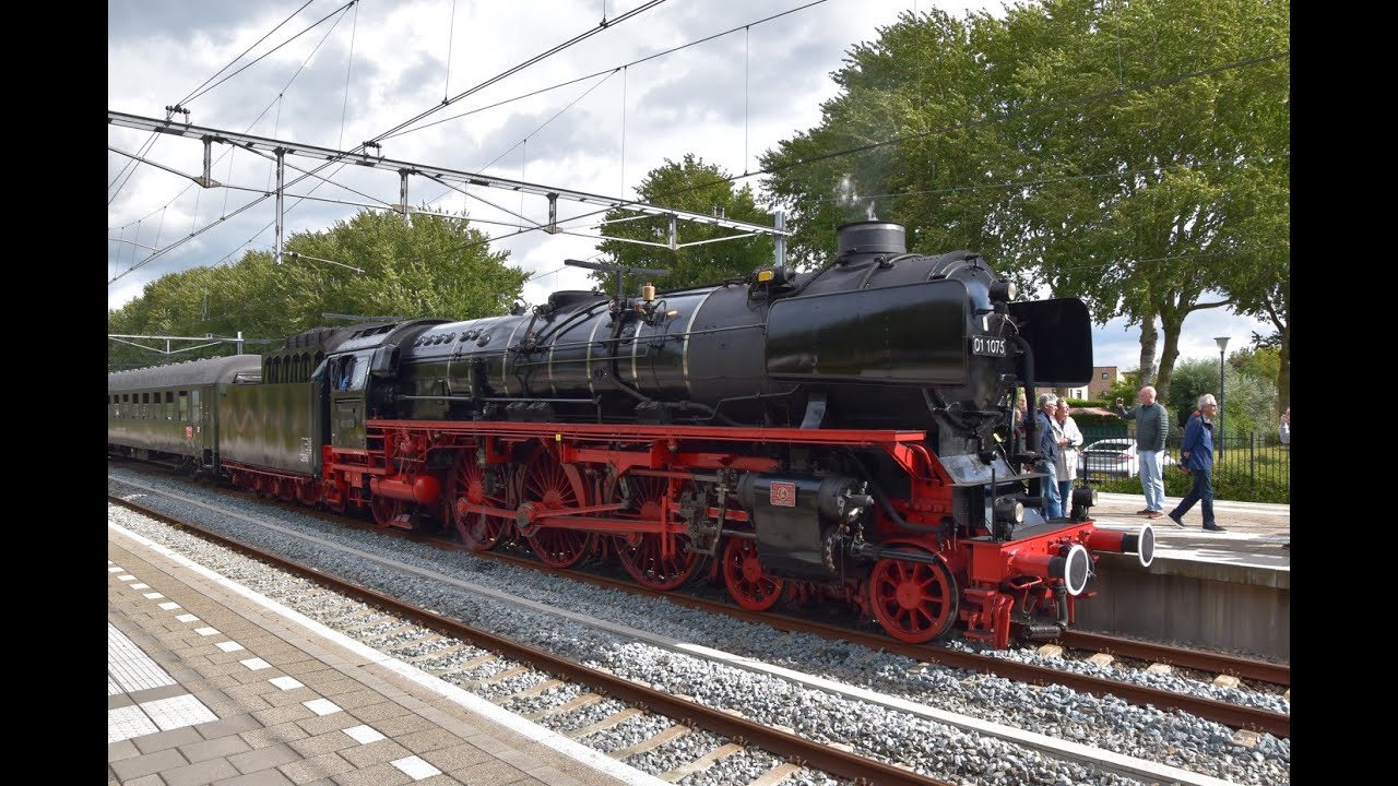Das Oginal BR01 1075 dampflokomotive (Huider Express)