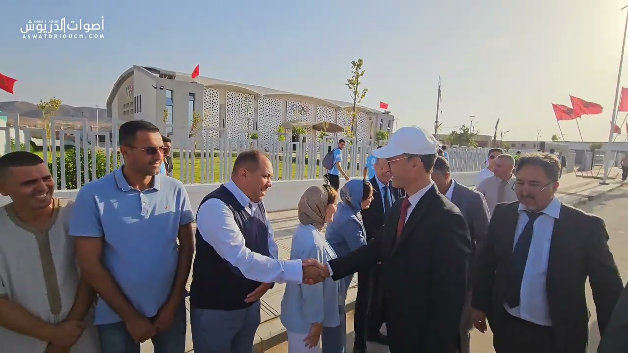 عامل إقليم الدريوش يفتتح قاعة متعددة الرياضات وملعبين للقرب احتفالا بالذكرى الوطنية
