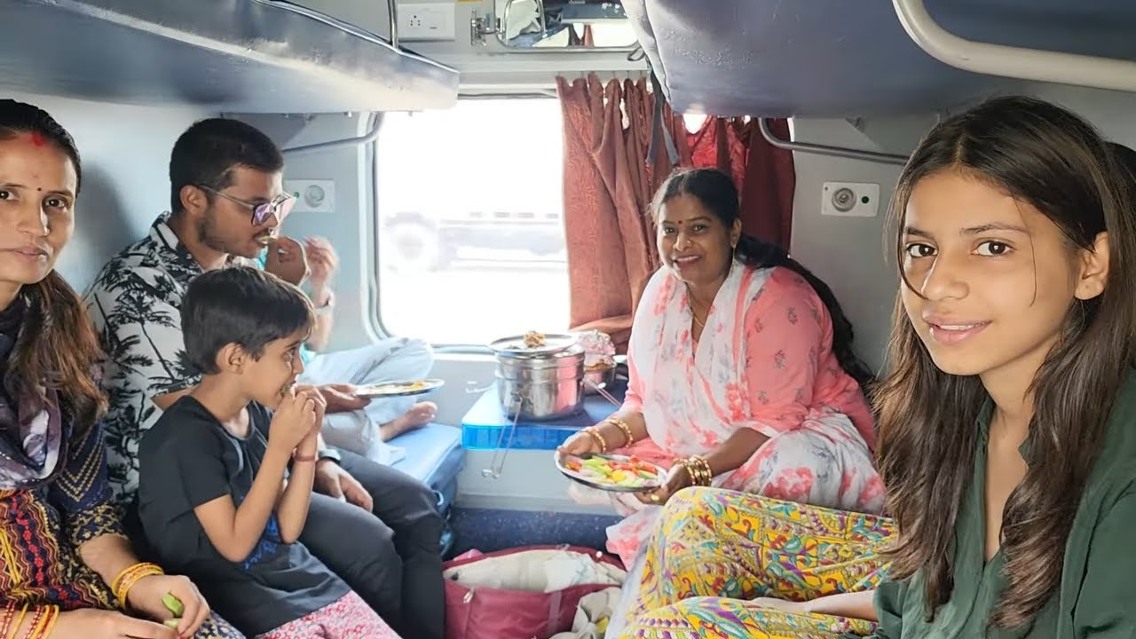 लेट हो गई हमारी ट्रेन Bihar To Delhi Train Journey