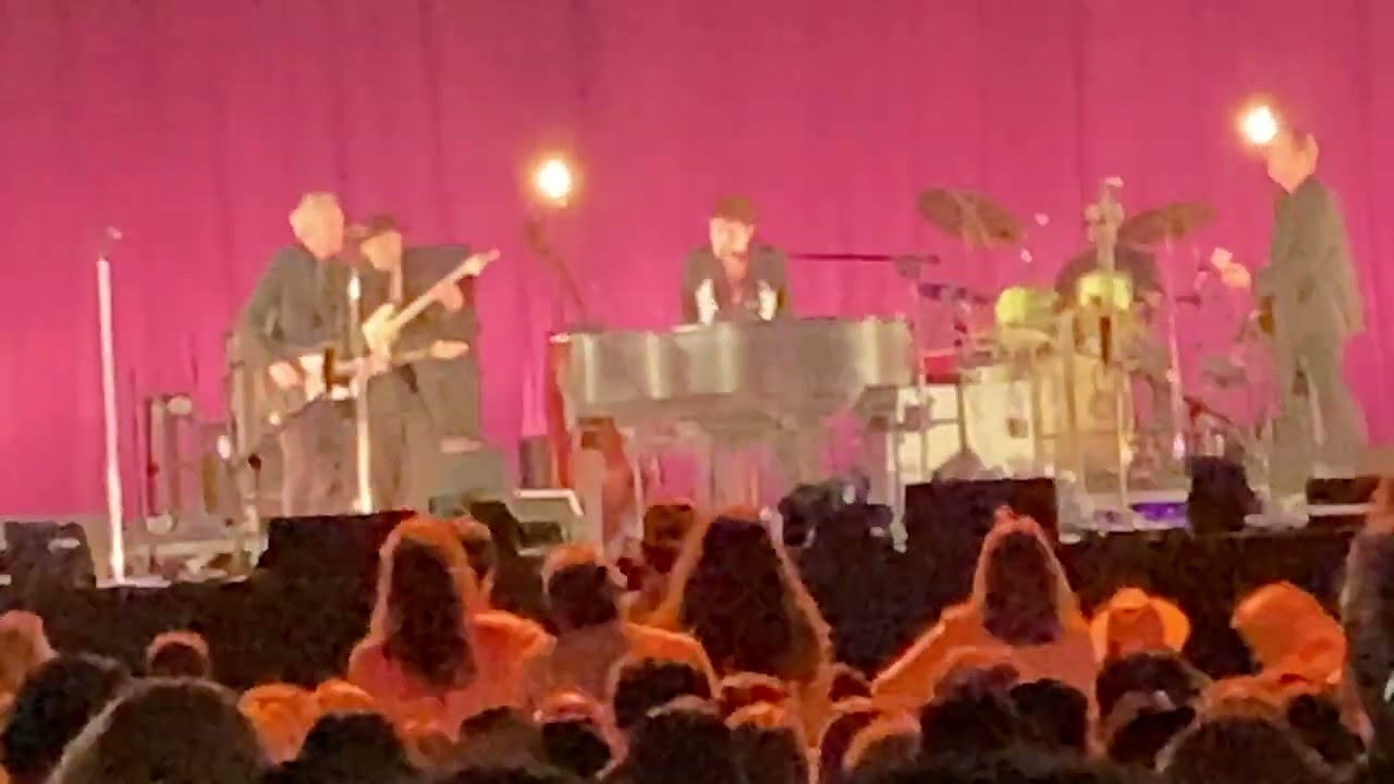 Bob Dylan brings his wrench to Desolation Row