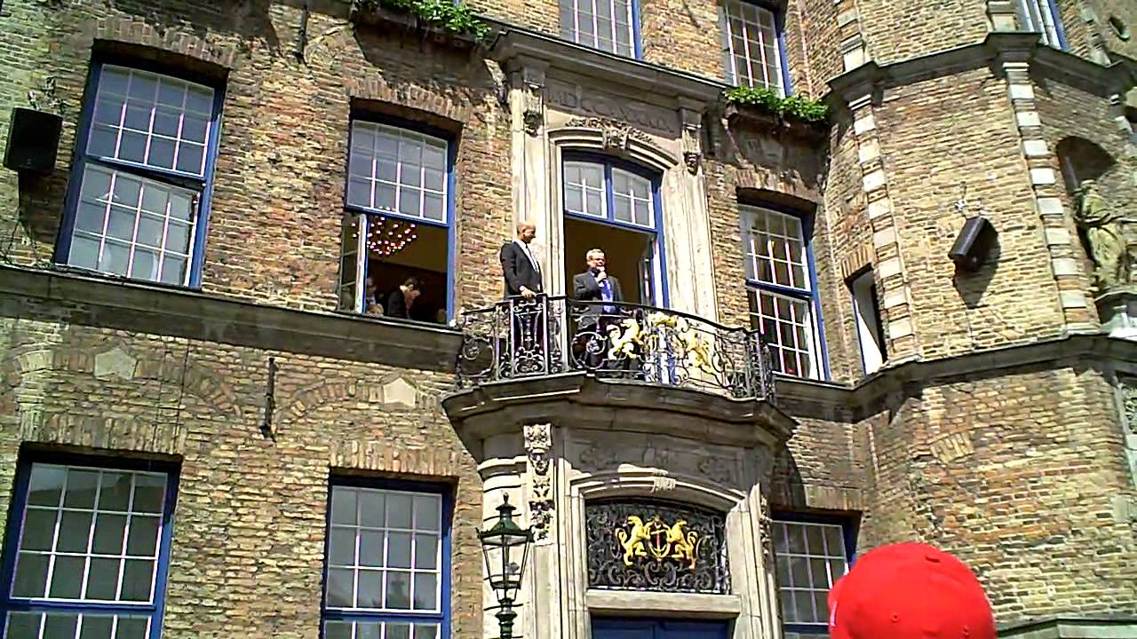 Fortuna Düsseldorf: Spielerempfang am Rathaus vom 16.5.2012 in voller Länge (Teil 1/2 HD)