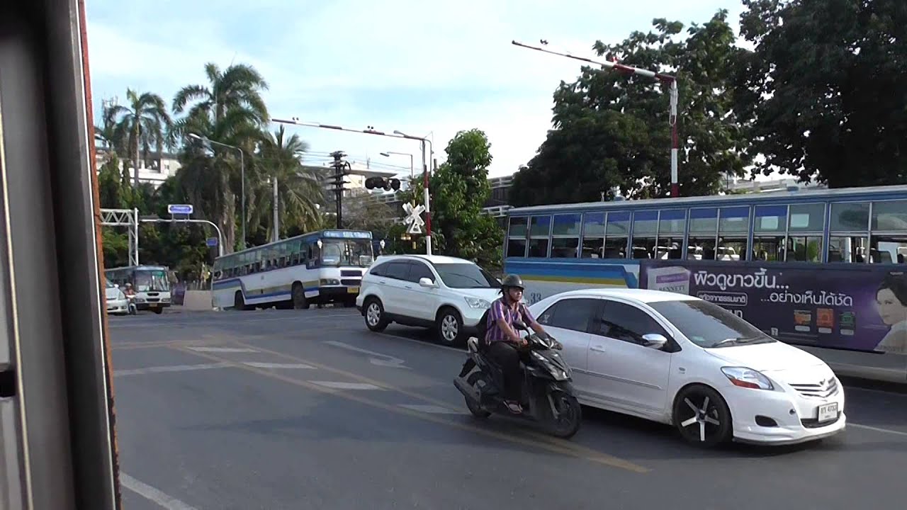 Bangkok,  Local Bus 14 From Wat Poh to Victory Monument. Take A Trip.
