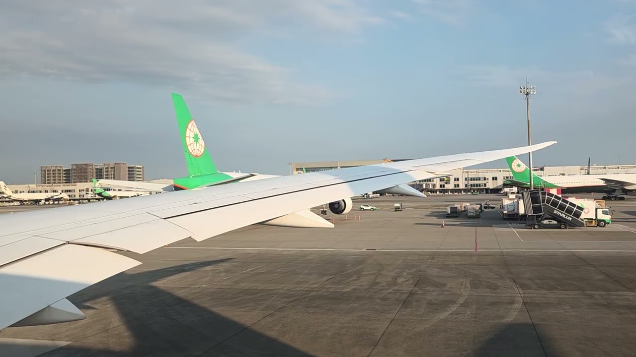 長榮航空 BR178 B787-10 台灣桃園國際機場外坪後推至起飛