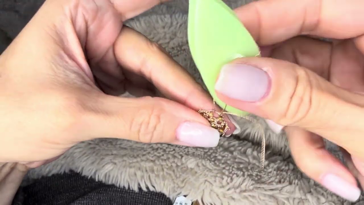 How to wrap a rhinestone in tatting lace