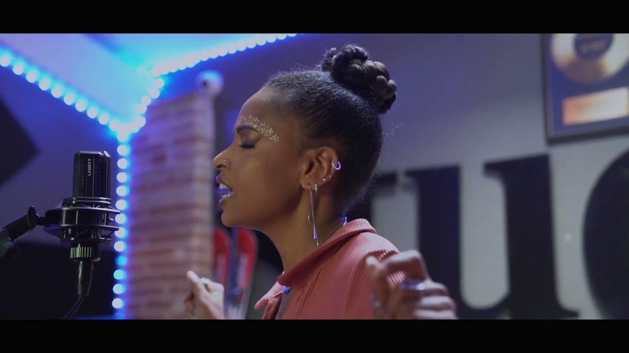 DE WAWE - CLIP AMY BOURA