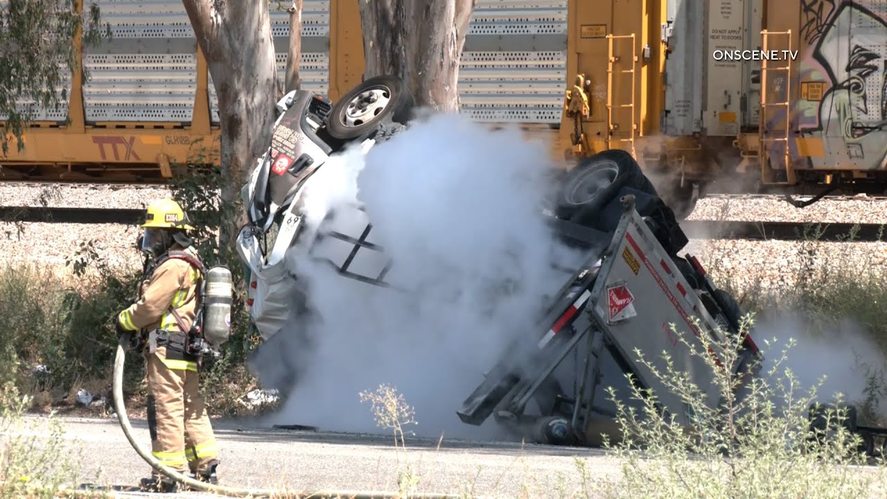 Cylinder Truck Crash Carrying Multiple Gasses Causes Hazmat Response