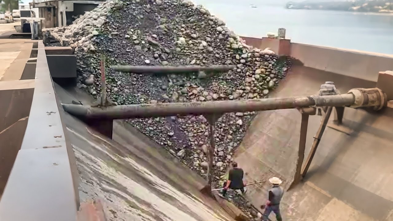 Barge unloading 5500 tons of cobblestones - Vlog of work on the barge