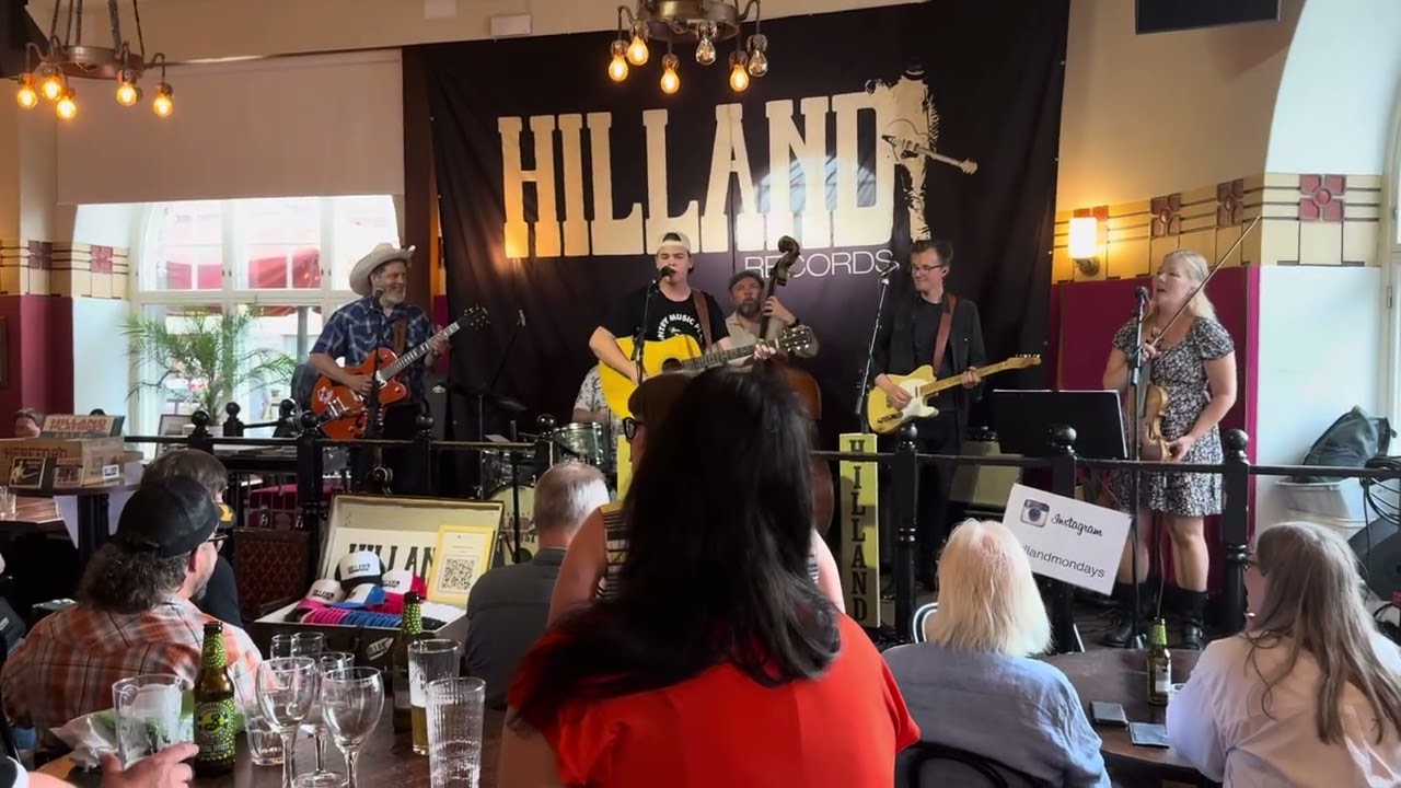 Niklas Ahtee vieraana Hilland Mondays Countryklubilla - Johnny B Goode