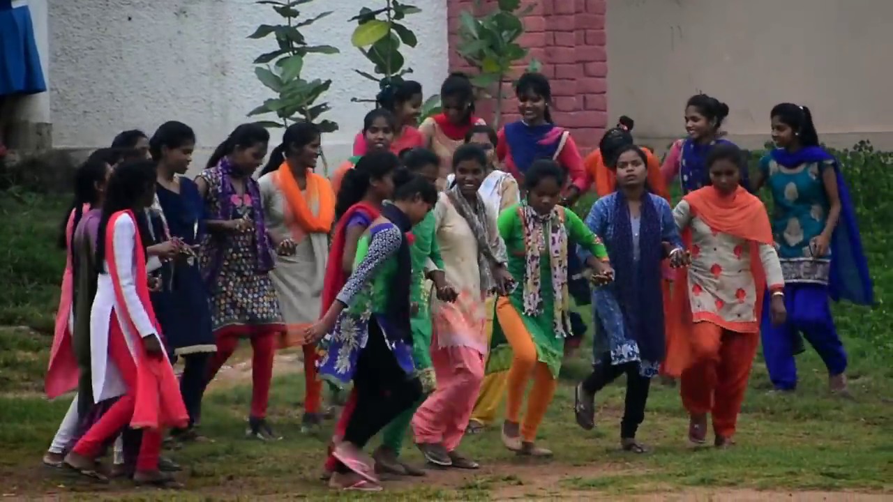 Ena baron bachki || kurukh || song || video || Dance ||Girls chain dance || chotelal