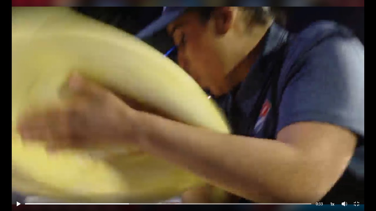 Nejrychlejší pizzařka světa udělá 3 velký pizzy za 39,2 sekundy!