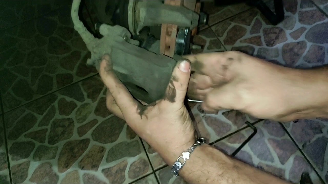 TROCA DE PASTILHAS DE FREIO DO GRAND SIENA EM CASA !!!
