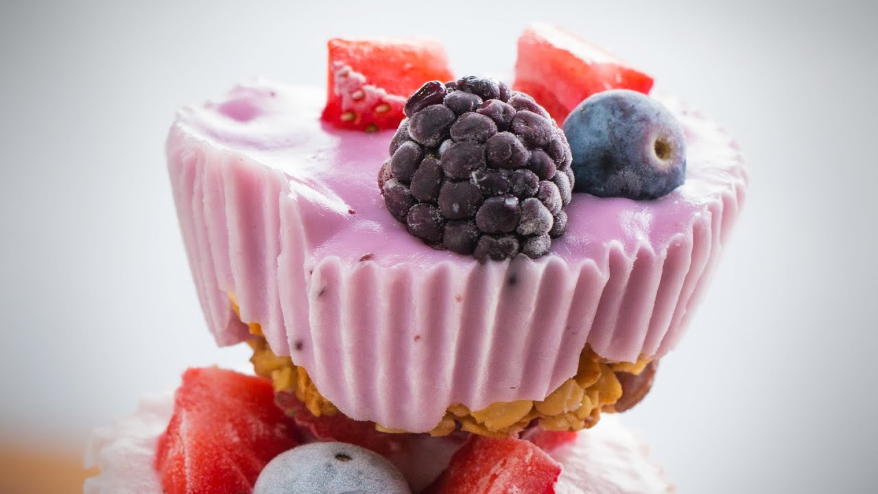 Frozen Yogurt Granola Cups