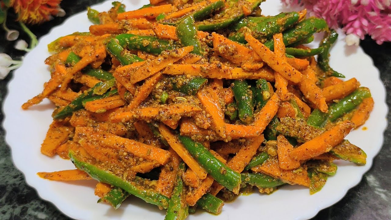 कच्ची हल्दी का सालों चलने वाला अचार - raw turmeric pickle/ haldi mirch ka achar 