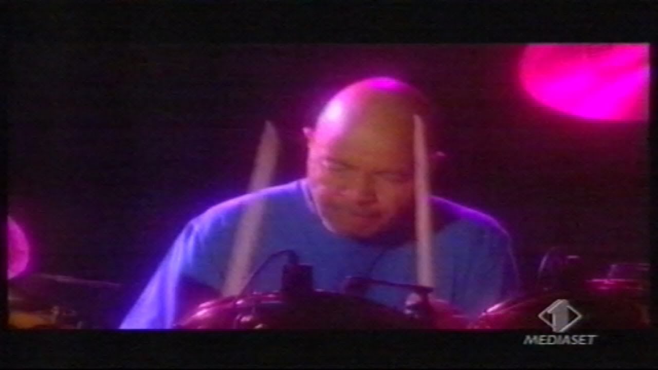 Genesis - Drum Duet / Los Endos...  (Live Rome - 4th Dec 2007 - Italia 1 Broadcast)