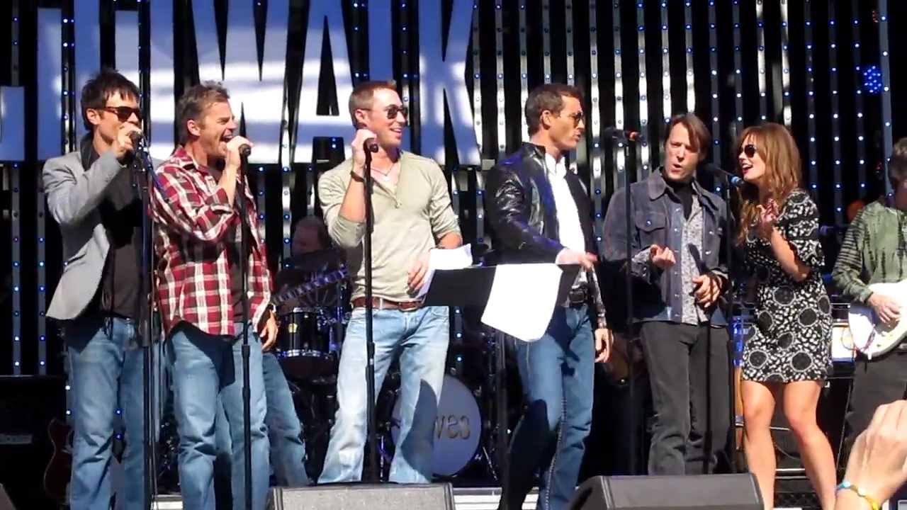 'Days of our Lives' performs the Beatles' 'Birthday'