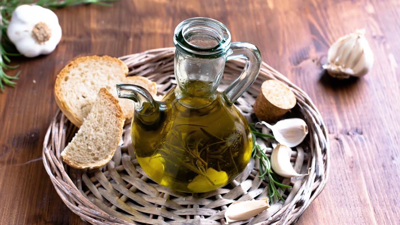 OLIO AROMATIZZATO: con aglio e rosmarino (anche piccante!)