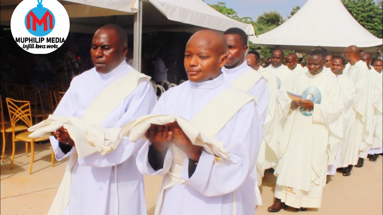 MAANDAMANO MISA TAKATIFU YA DARAJA TAKATIFU YA UPADRI KWA MASHEMASI WATATU WA DAMU AZIZI BAGAMOYO