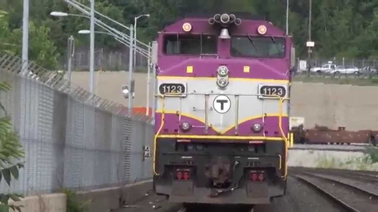 Worcester: MBTA Commuter Trains (1027, 1123) @ Union Station