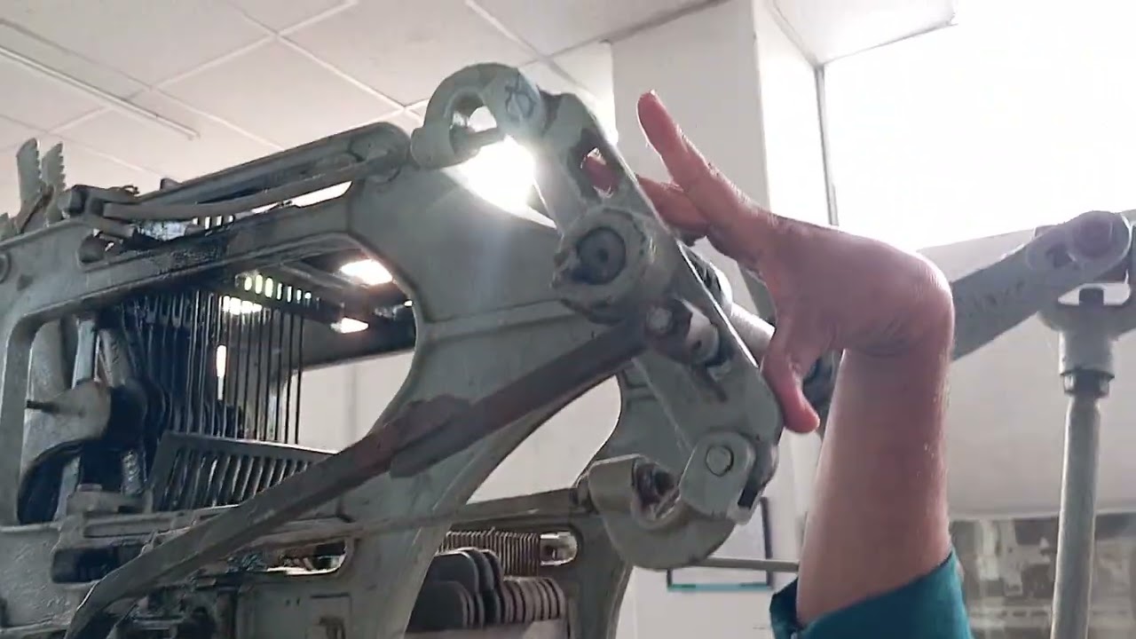 Dobby shedding mechanism of shuttle loom