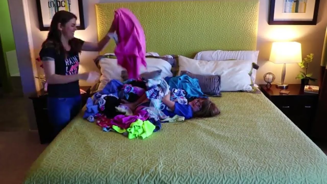 FOLDING LAUNDRY DAY WITH THE KIDS | CLEANING ROUTINE SPEED CLEANING