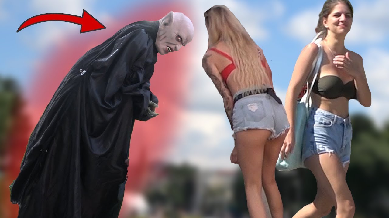 SCARY HALLOWEEN  PRANK #3 👻 - Haunted  Prank  | AWESOME REACTIONS