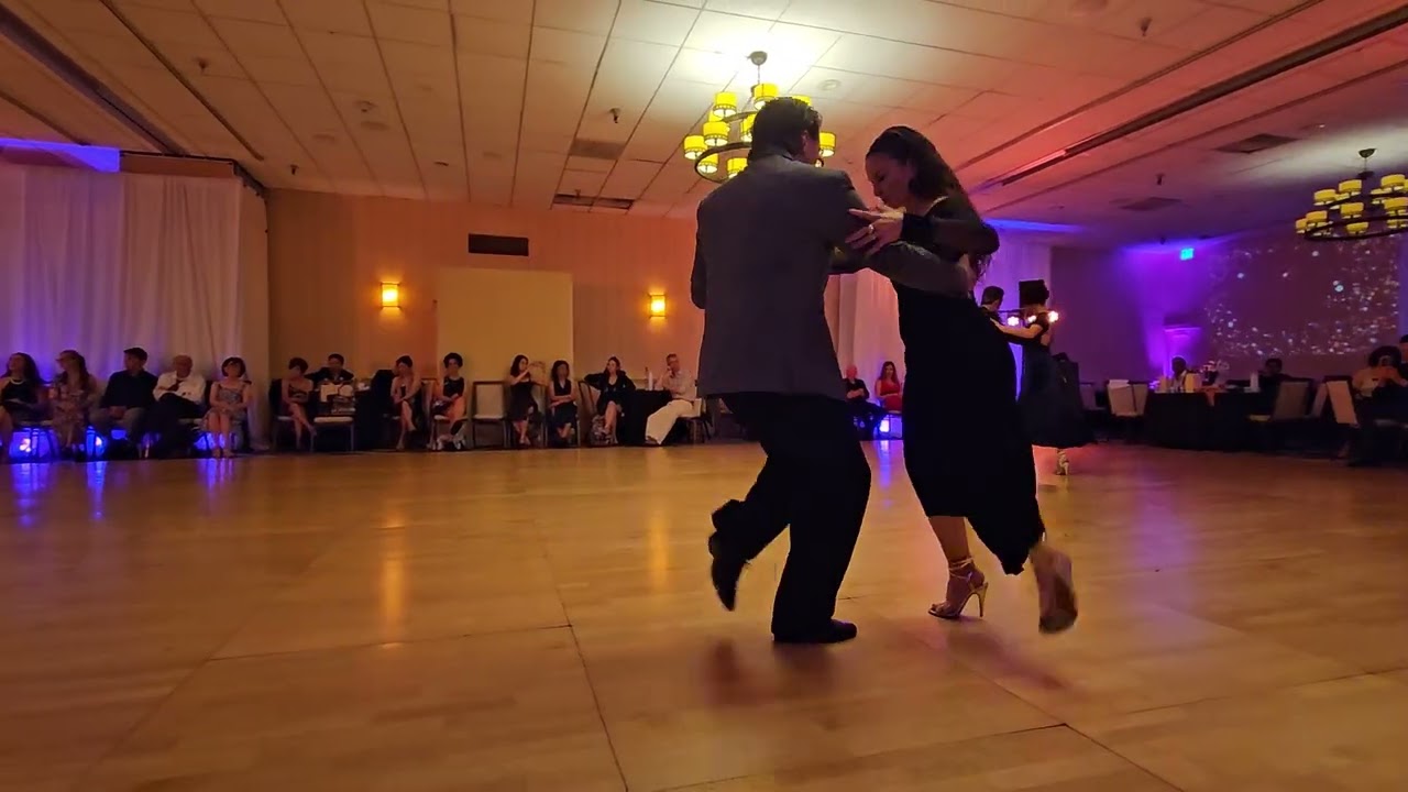 Instructors' ronda at Bay tango festival (1 of 2)