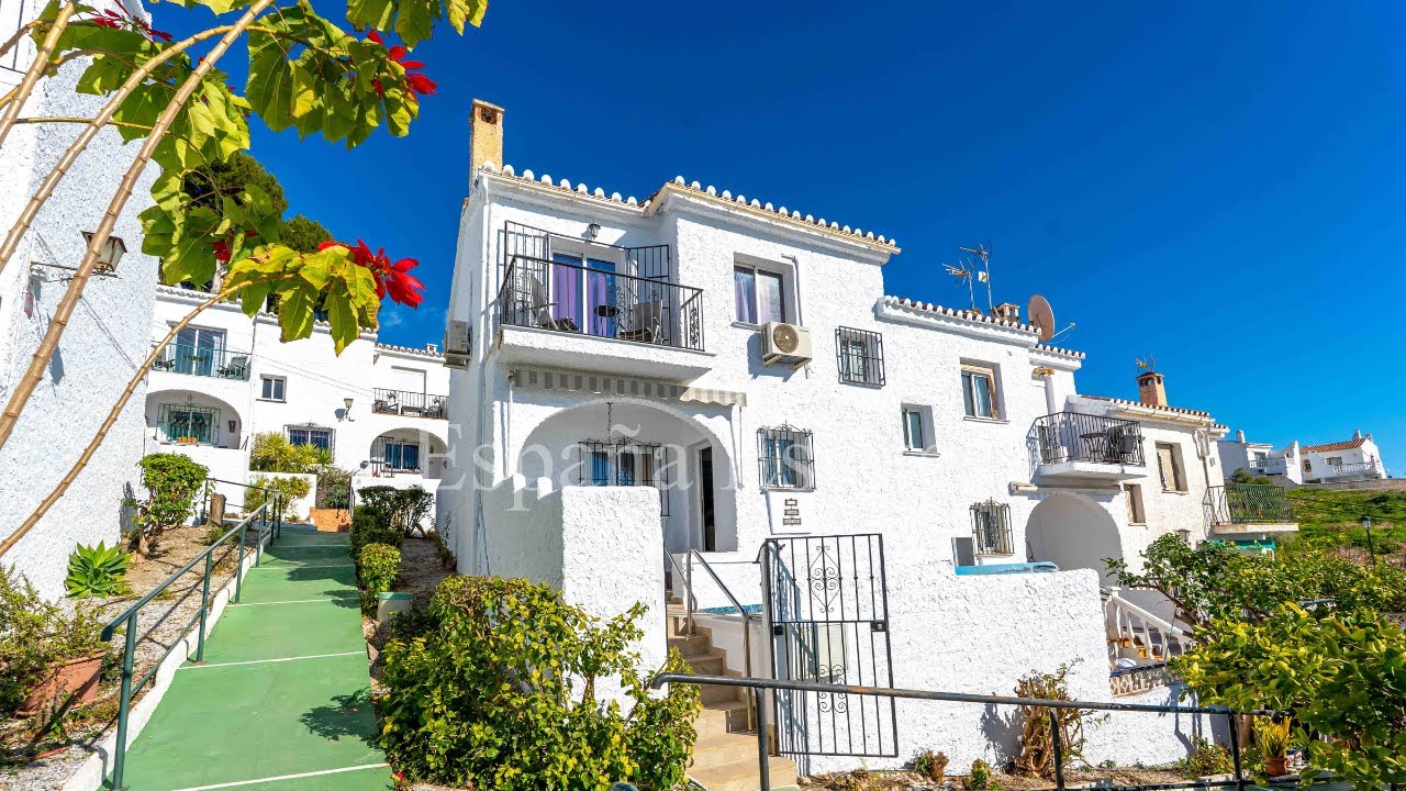 Sea views and private pool!
